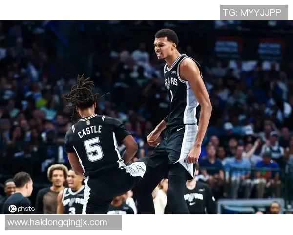 马刺105-87战胜独行侠,年轻天才引领新赛季大胜 马刺105-87战胜独行侠,年轻天才引领新赛季大胜