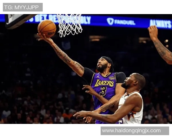 太阳队与湖人队的布克对决引发的篮球激情与战术较量解析